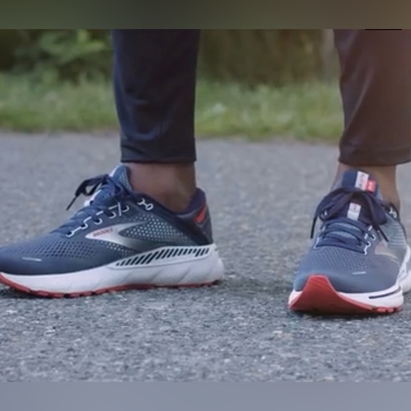 Brooks Adrenaline GTS 22 Sneakers - Picture 4 of 12